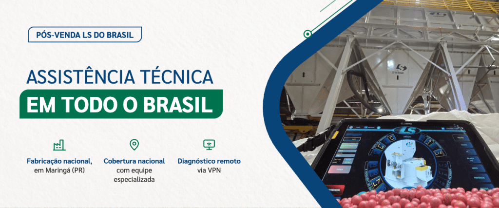 Pós-venda da LS do Brasil sobre assistência técnica em todo o Brasil, com tablet de operação em uma planta de tratamento de sementes.